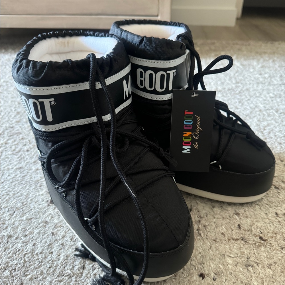 MoonBoots Icon Low Black and White